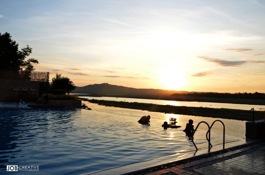 Rivermount Hotel And Resort Sarrat Kültér fotó